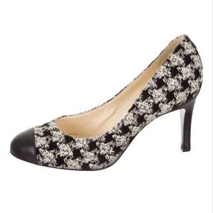 CHANEL Timeless Houndstooth in Black & White Tweed Heels 39 / Size 8